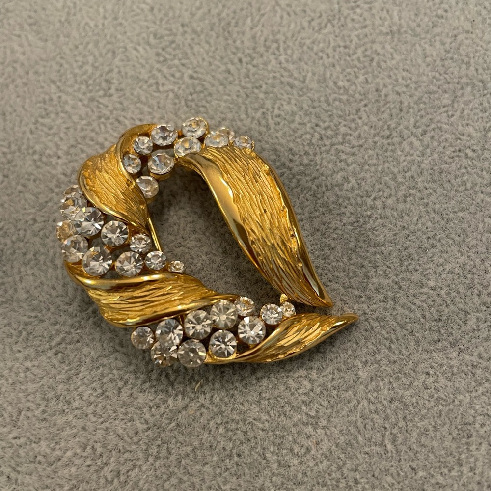 Crown  Trifari